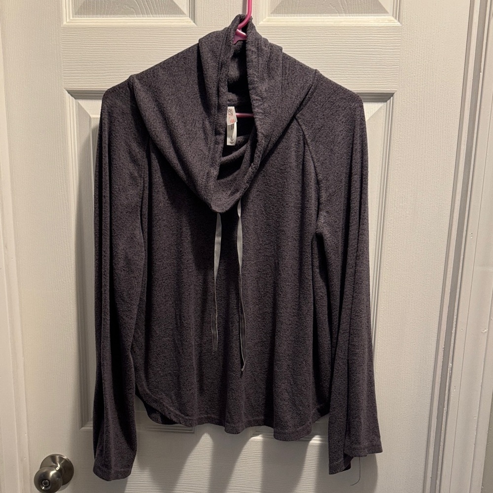 Gilligan & O'Malley Heather Gray Knit Top